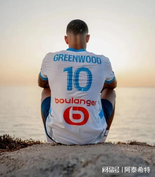 亿德体育网站清晨曼联调整名单以备法甲；复出首秀环节打磨；气氛紧张；年轻球员得到机会的简单介绍