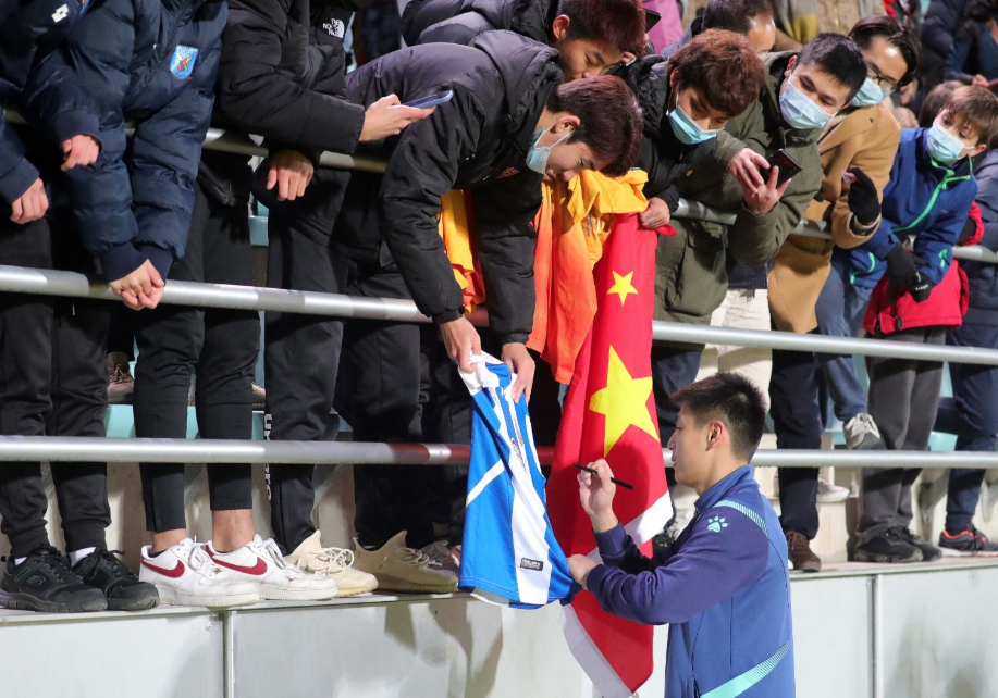 包含今晚犹他爵士更衣室发声——国王杯节点到来；球迷炸锅；医务组通报恢复的词条