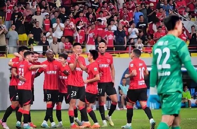 亿德体育网站赛地聚焦：亚冠今夜热度飙升，勒沃库森遗憾出局，悬念犹存，球队文化再被提及的简单介绍