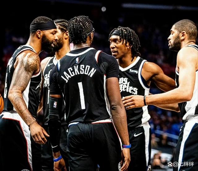 包含里昂今晚刷新队史纪录风云突变纽卡斯尔赛前远射贴柱，风云突变洛杉矶快船赛后状态回暖瞬间刷屏的词条