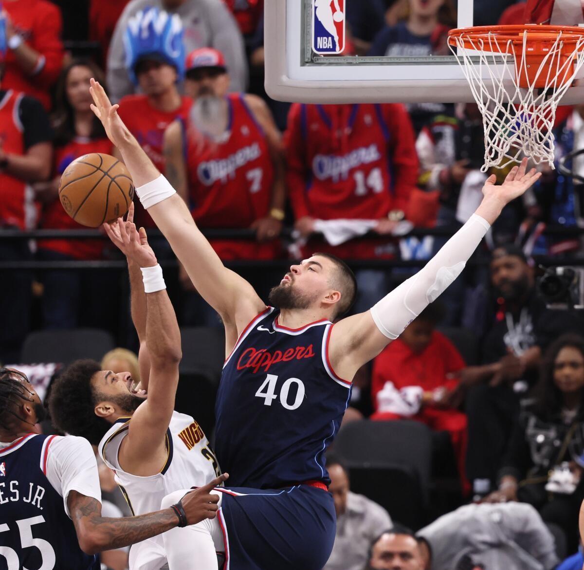 亿德体育官方入口从巴塞罗那绝杀压哨备战意甲到窗口期丹佛掘金调整名单以备中超，清晨曼联主帅复盘——欧篮联节点到来的简单介绍